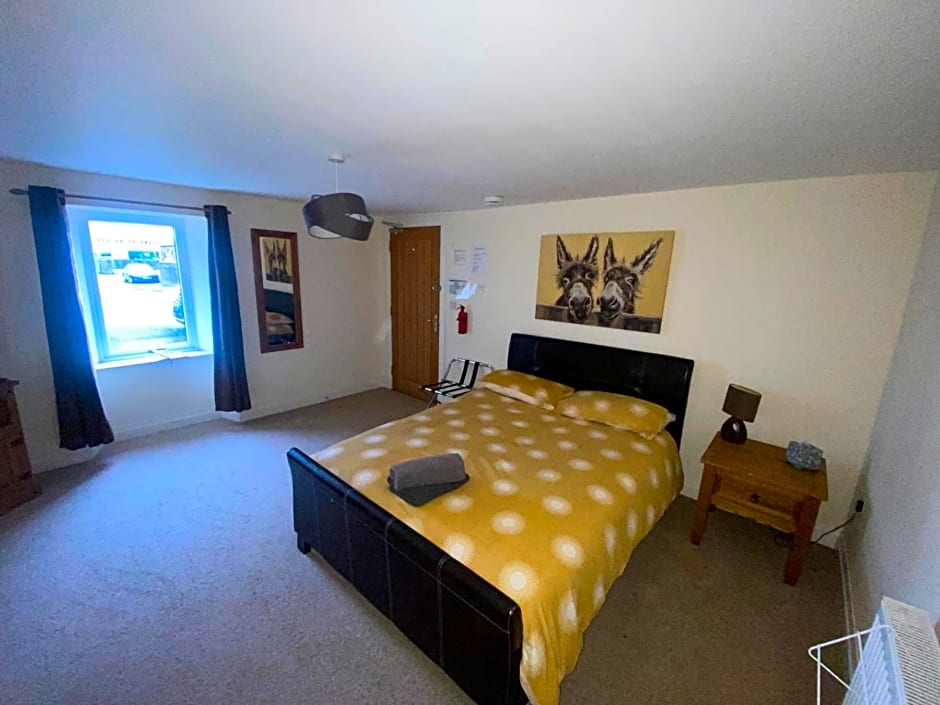 Little Ship Inn Rooms