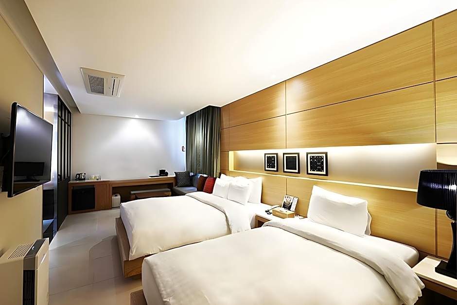 Photo 1 of 18 of Deluxe 2 Beds