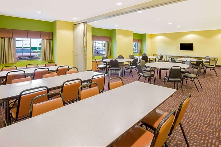 Microtel Inn & Suites By Wyndham Delphos