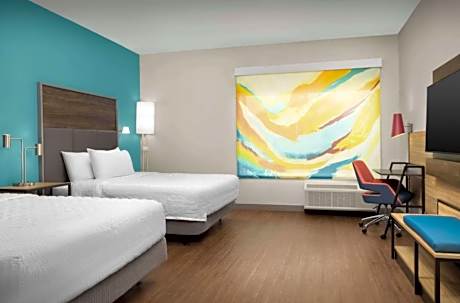 2 Queen Mobility/Hearing Access W/Tub