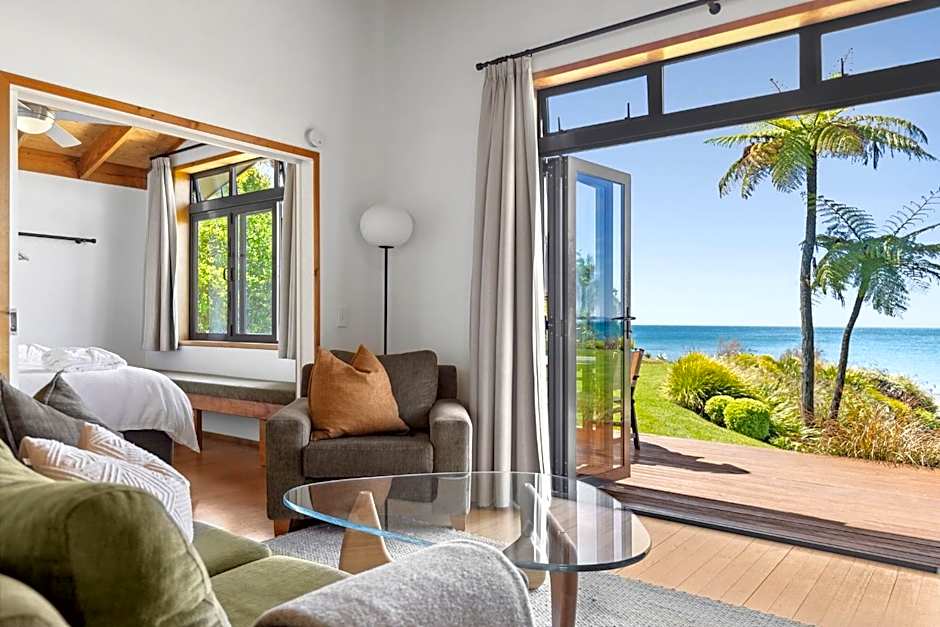 Adrift In Golden Bay- Absolute Beachfront Villas