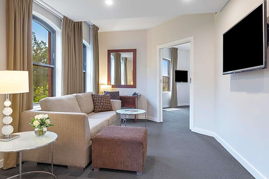 Amora Hotel Riverwalk