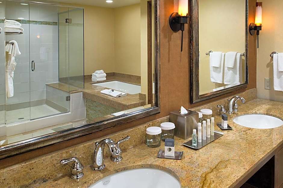 DoubleTree By Hilton Hotel Seattle Airport