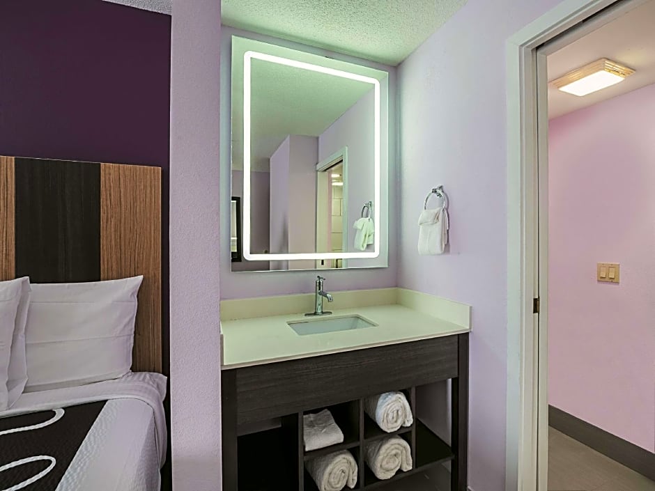 La Quinta Inn & Suites by Wyndham Minneapolis Northwest