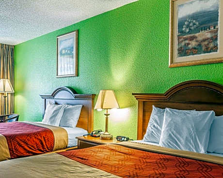 Queen Room with Two Queen Beds - Smoking