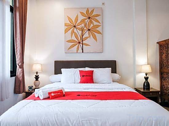 RedDoorz Syariah Plus near Trans Studio Cibubur