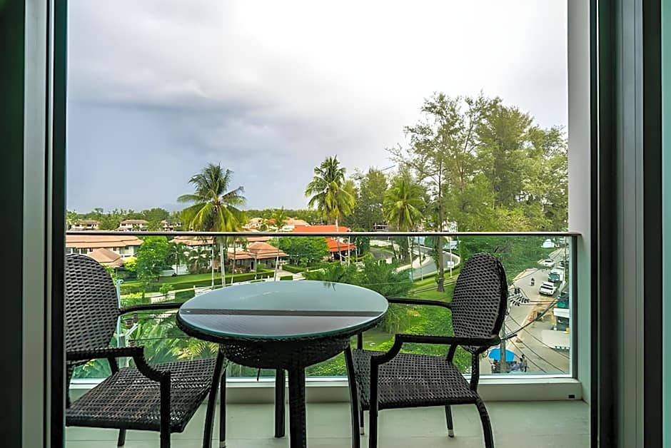 Oceanstone by Holy Cow, 2-BR, 90 m2, pool view