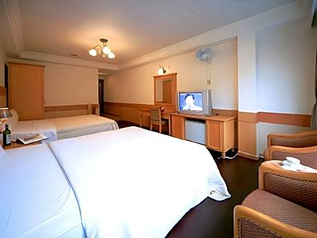 Four-person Room