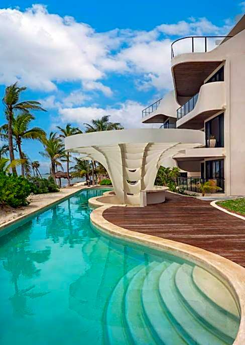 Beachfront 2BR Apartment at Tankah Bay