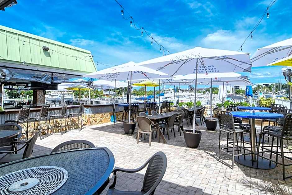 All-New, Private, Huge TV, Heated Pool, Tiki Bar