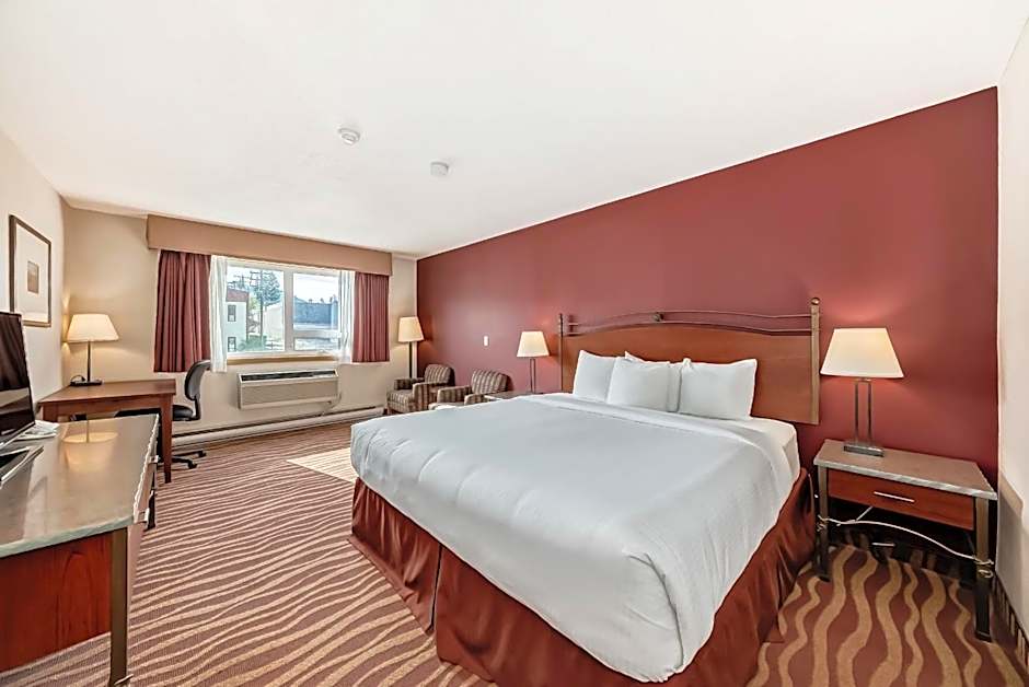 Invermere Inn & Suites