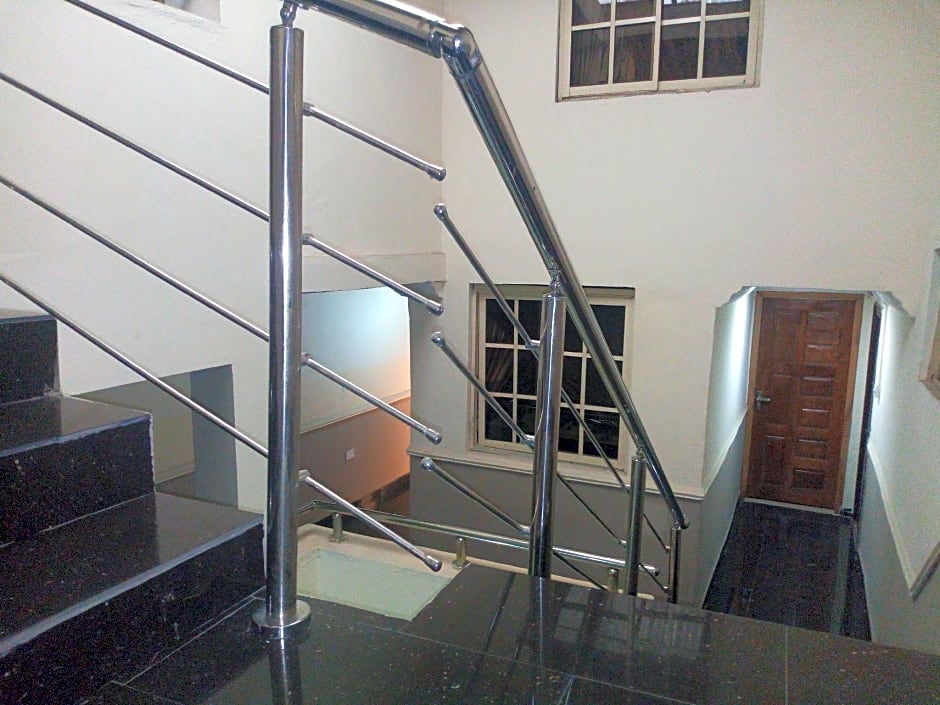 Aquatic Suites & Lounge