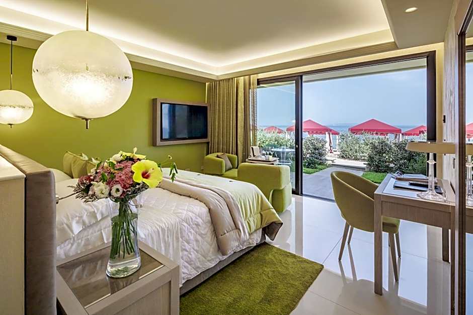 Photo 1 of 8 of Junior Suite, Sea View