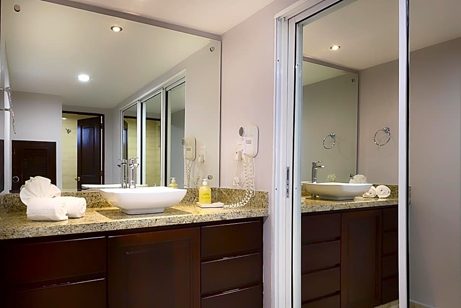 Plaza Florida Suites