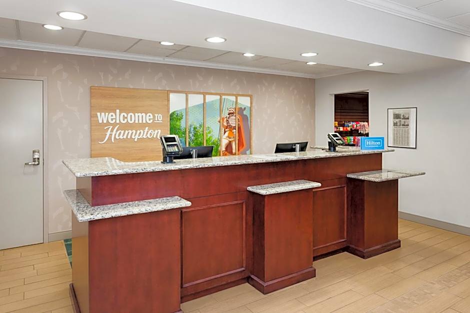 Hampton Inn & Suites Alexandria
