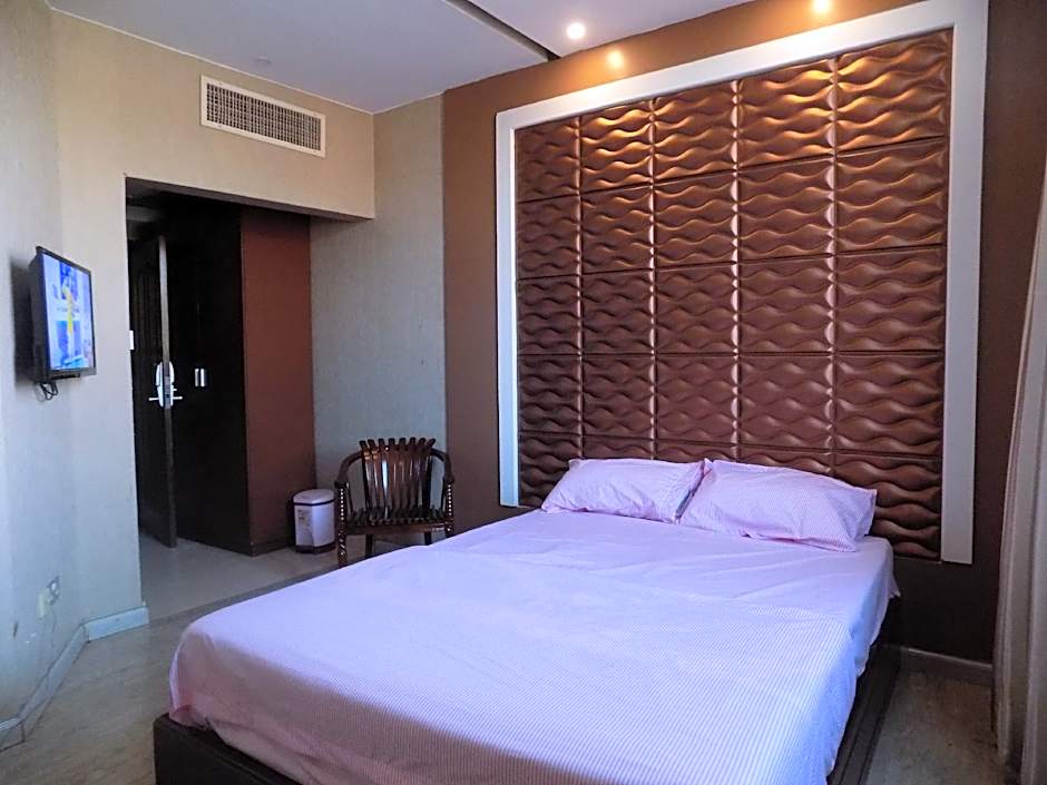 Freedom City Hotel