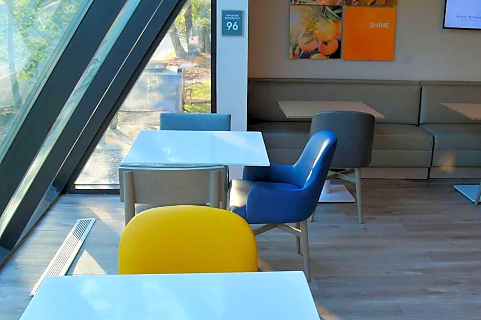 Comfort Inn & Suites NW Milwaukee