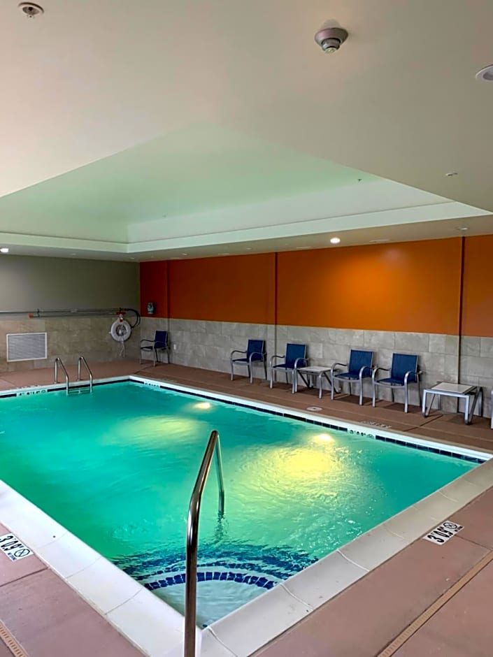 La Quinta Inn & Suites by Wyndham Louisville East