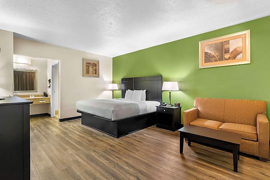 Photo 1 of 2 of 1 King Bed Suite, Nonsmoking