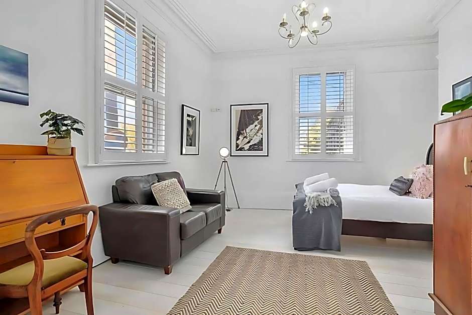 Urban Vibes at Grappa Court North Hobart