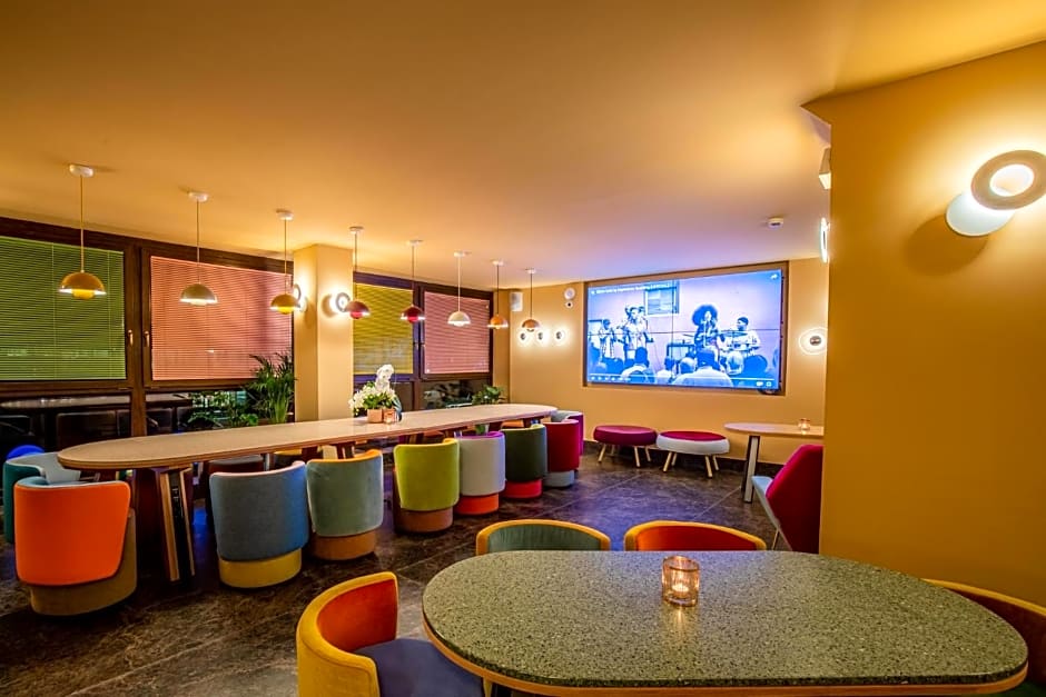 OMAMA Hotel