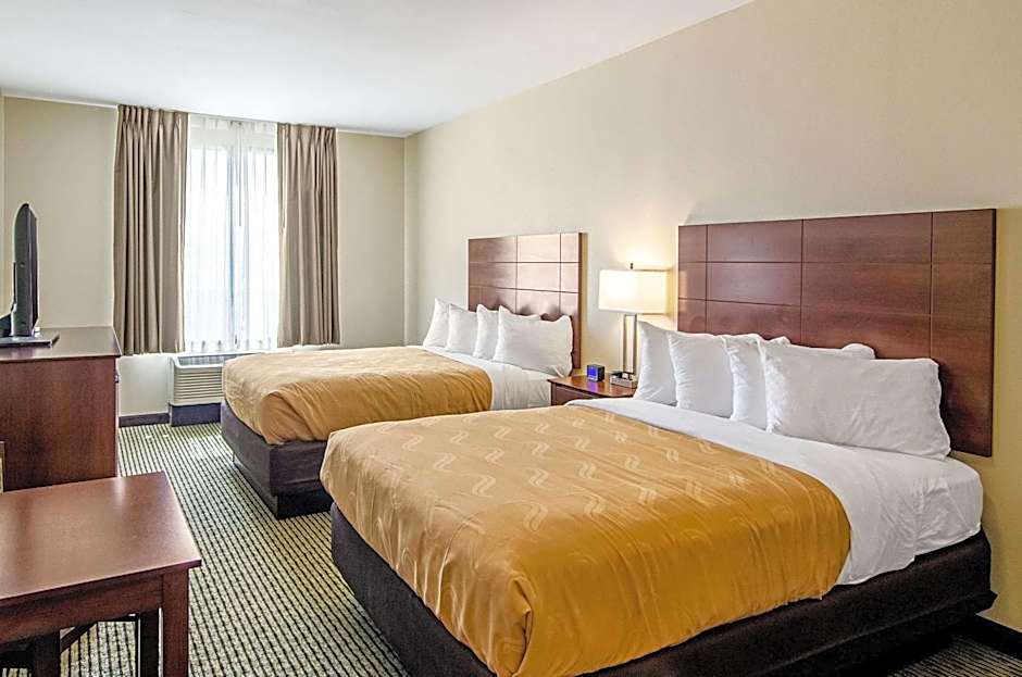 Quality Inn and Suites Near Tanger Outlet Mall