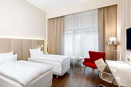 Family Room (2 Adults + 2 Children)