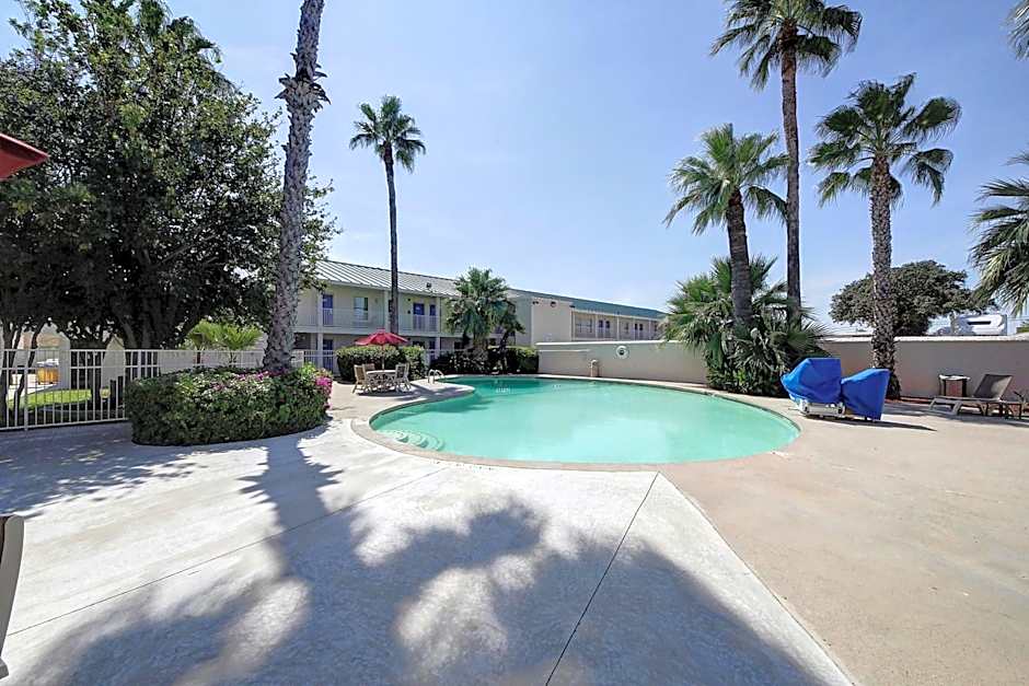 Motel 6-Laredo, TX - North I-35