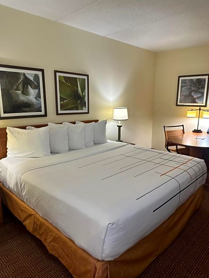 La Quinta Inn & Suites by Wyndham Sunrise Sawgrass Mills
