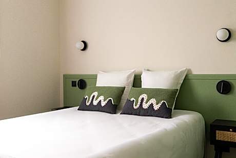 Suite  - 1 Queen Bed 1 Sofa Bed - Sea View