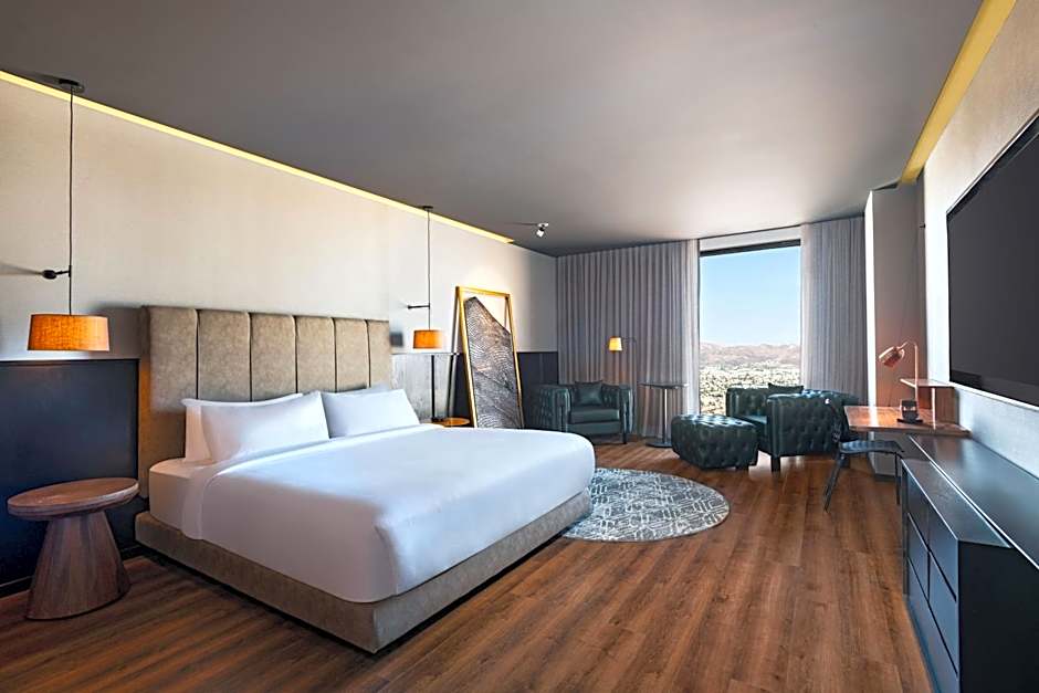 VETTA, DISTRITO UNO, AUTOGRAPH COLLECTION