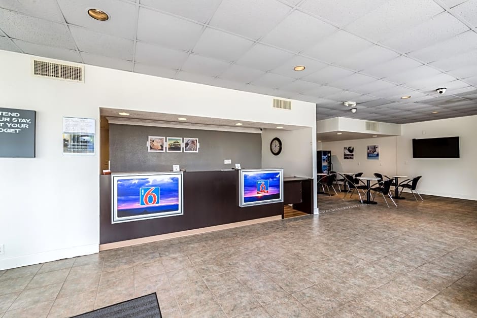 Studio 6 Pekin, IL