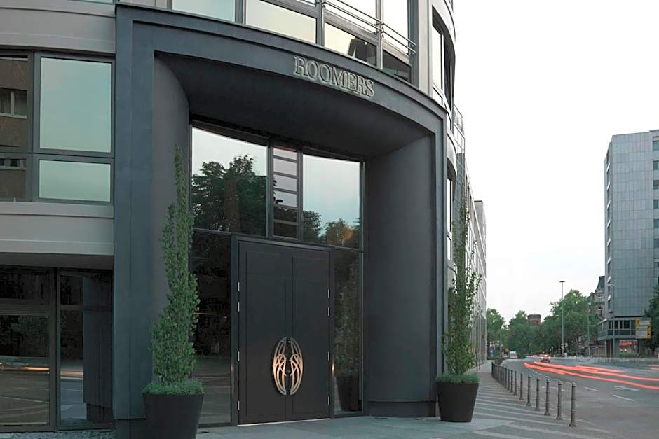 Roomers Frankfurt Central, Autograph Collection