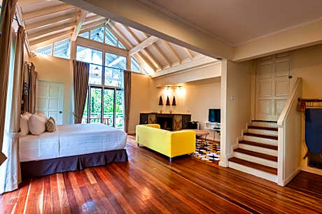 Nepenthes Suite with King Bed