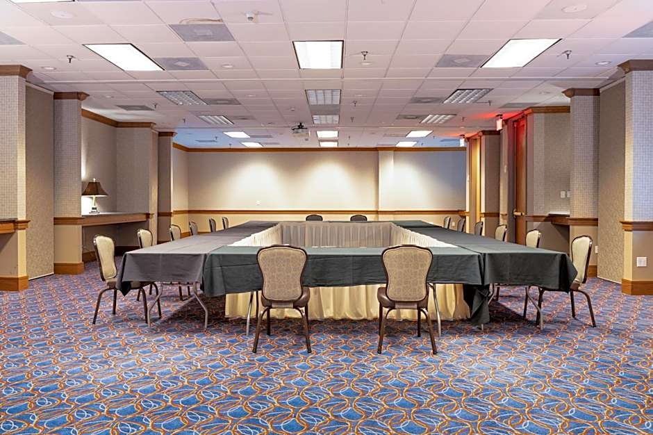 MCM Eleganté Hotel & Conference Center