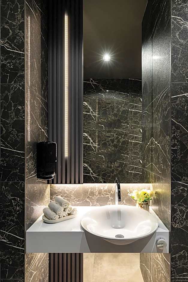 -- ESTE PARK HOTEL -- part of Urban Chic Luxury Design Hotels - Parking & Compliments - next to Shopping & Dining Mall Plovdiv