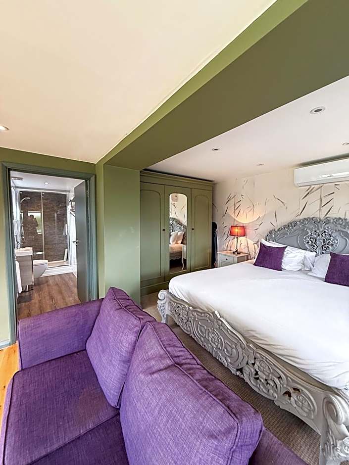 The Crescent Turner Hotel