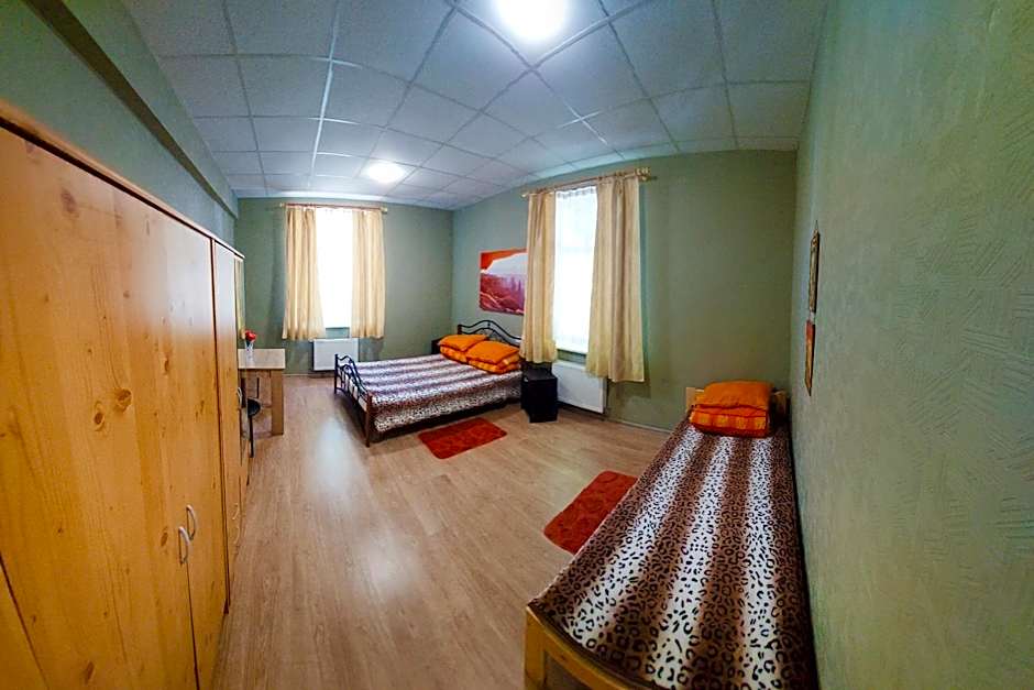 Happy Hostel
