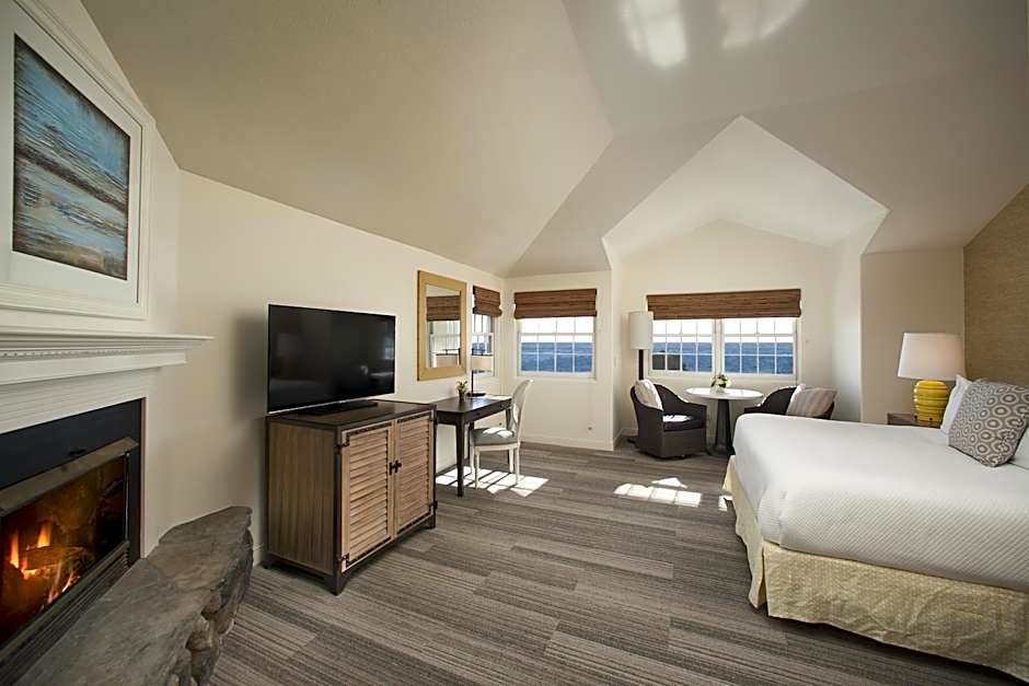 Photo 1 of 4 of 1 King Bed, Ocean View