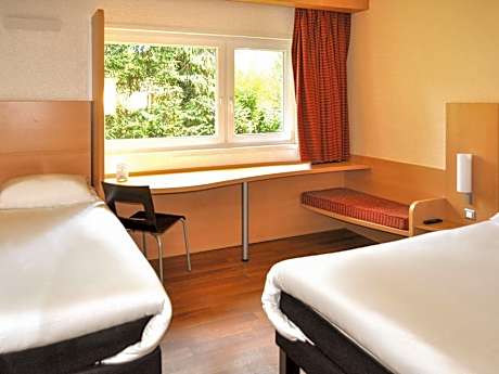 Standard Room with One Double Bed and One Single Bed