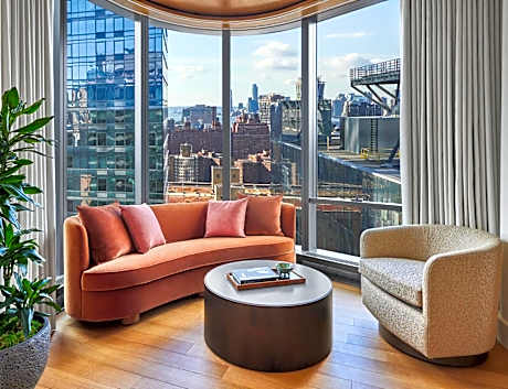 Skyline Corner Studio Suite