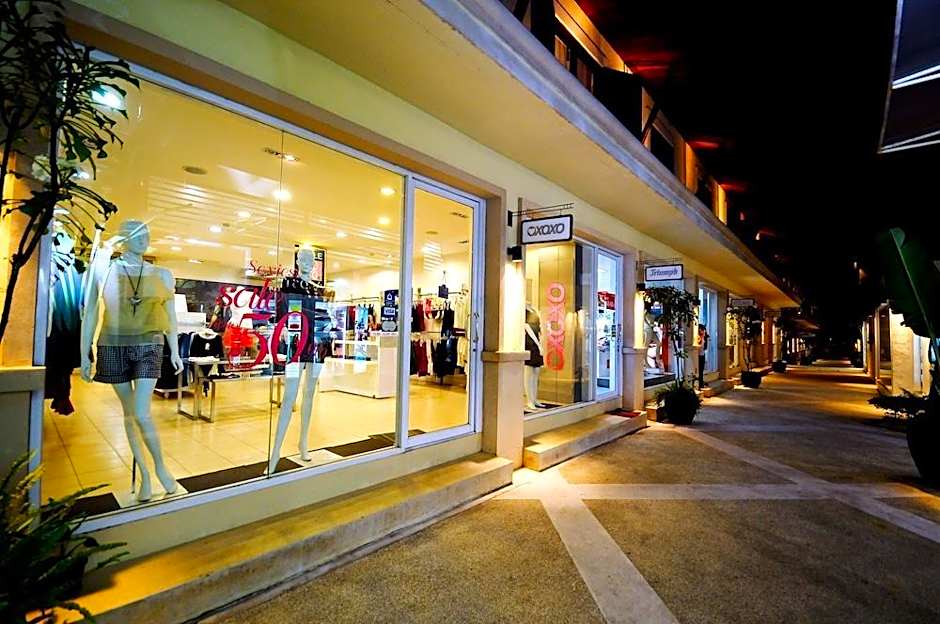 Iyara Beach Hotel and Plaza