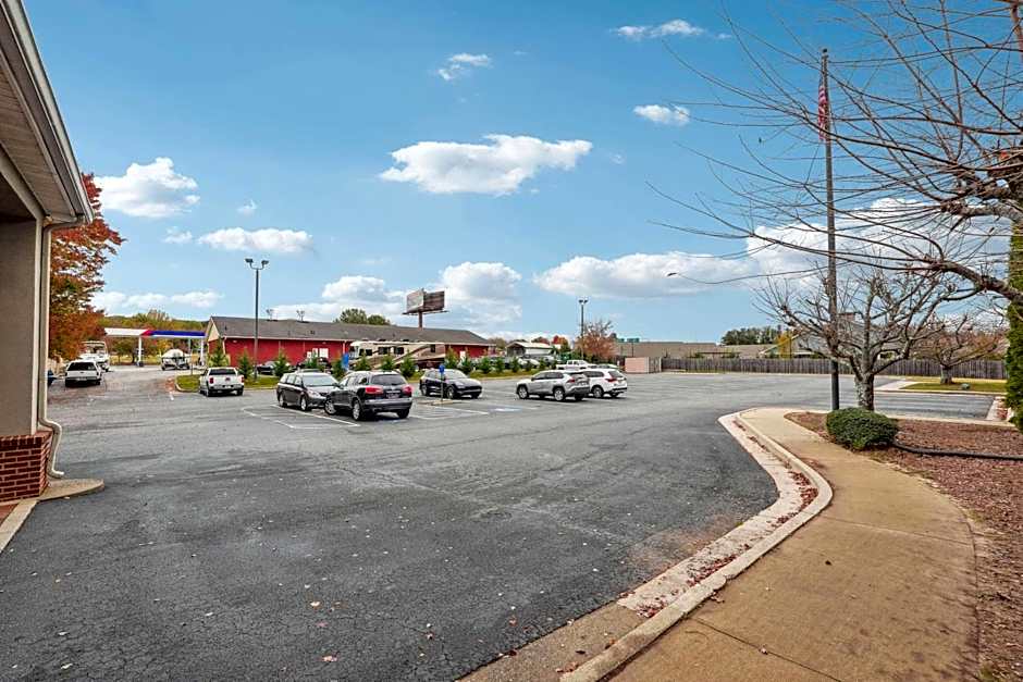 Quality Inn & Suites Dawsonville