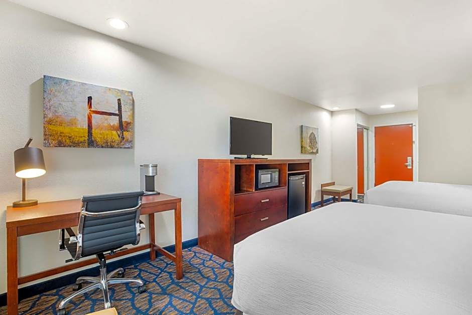 Best Western Plus Villa Del Lago Inn Patterson