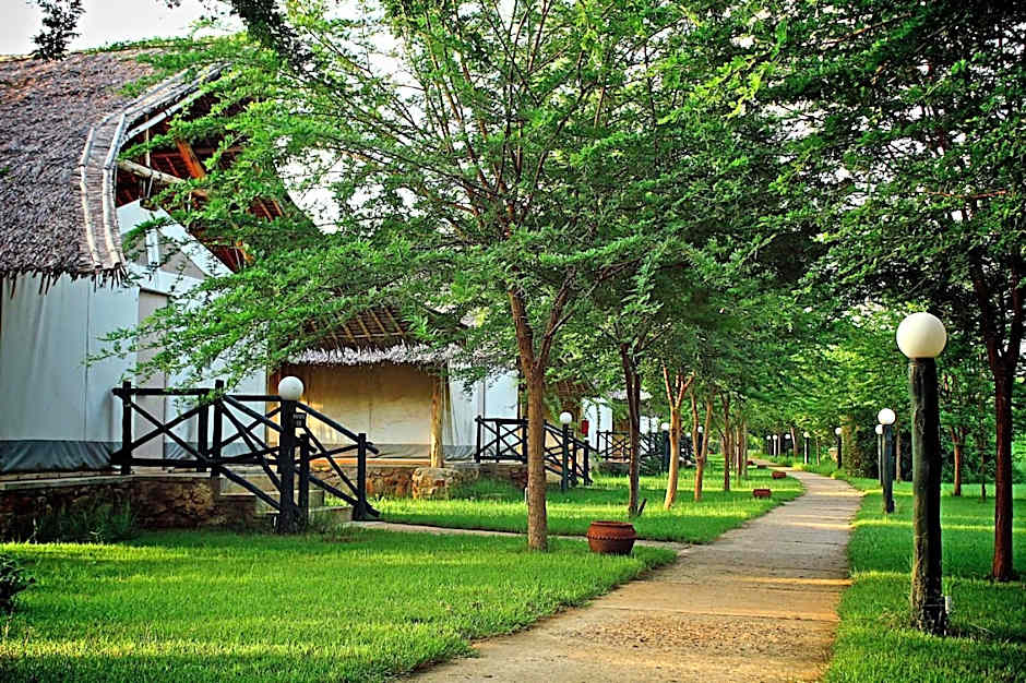 Foto 1 dari 37 — Manyatta Camp