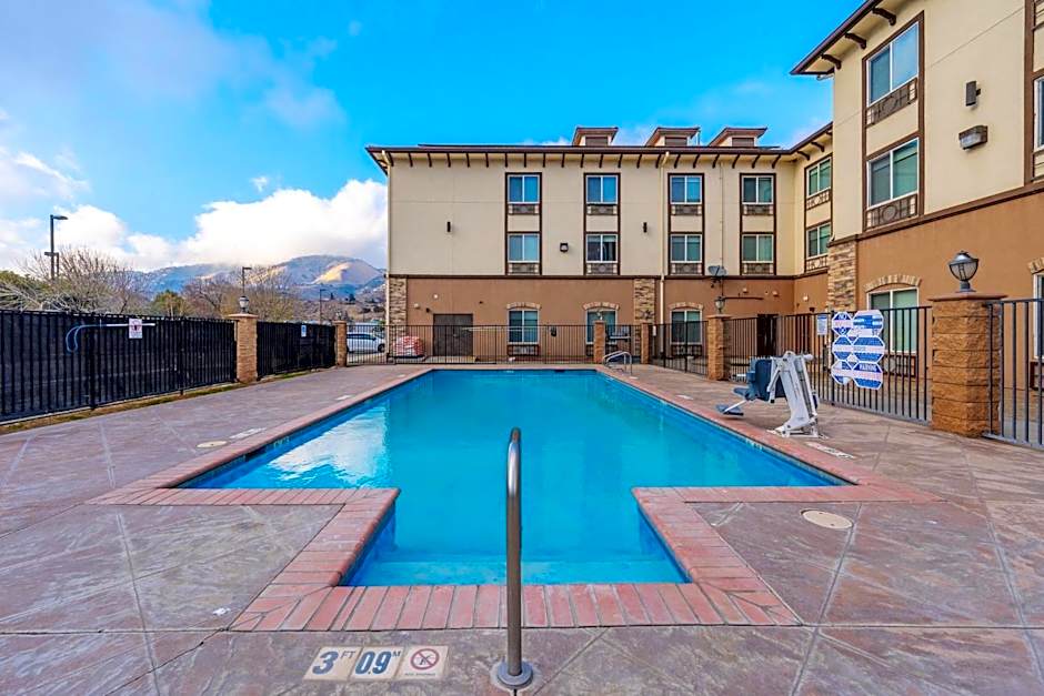 Holiday Inn Express & Suites Frazier Park By IHG