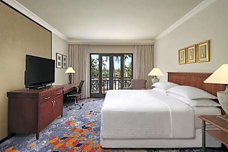 1 Bedroom Suite, 1 King, Pool view