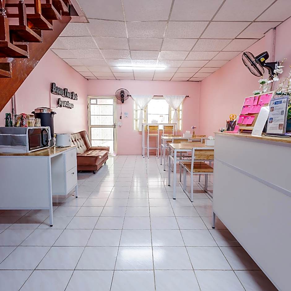 Baan Mee Suk Ayutthaya