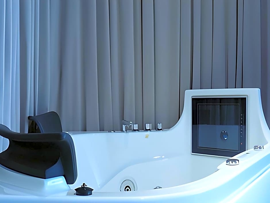 ApartaSuites Satellite by Abalu Hotels