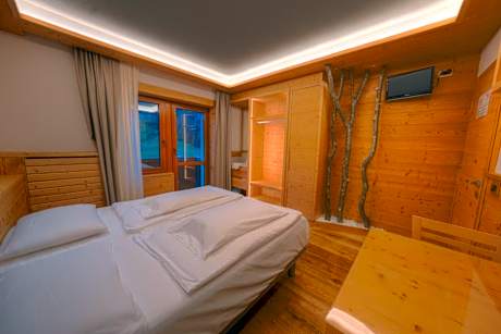 Double room with private external bathroom Cadini balcony studio